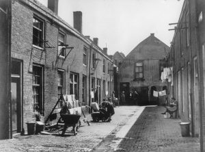 De was hangt uit in de Kockstraat, 1950 (G.J. Lauwers, Het Utrechts Archief)
